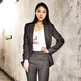 女士灰色窗格西服定制