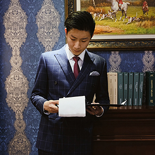 深藍(lán)色禮服定制